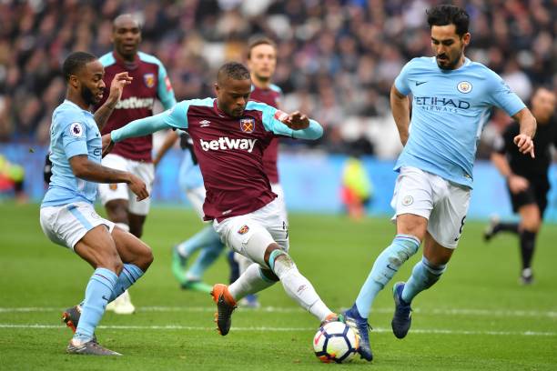 在体育场附 在体育场附